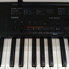 CASIO 電子ピアノ※ヘッドホン スタンド付き TJ8173の画像