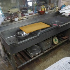ステンレス流し台、幅1800mm × 奥行600mm × 高さ9...
