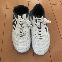 Umbroフットサルシューズ 23.5cm