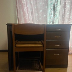 学習机と椅子