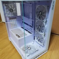 PCケース１つとフルカラーLEDファンが８枚　ピラーレス　２面ガラス　A-DATA XPG INVADER Xの画像