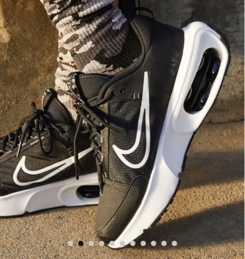 スニーカー Nike air max intrlk