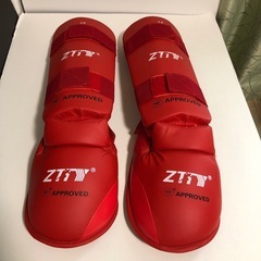 美品 ZTIY レガース 赤 WKF APPROVED キックボ...