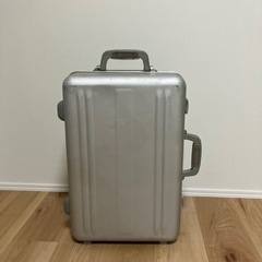 52×36×21　アルミ製キャリーケース