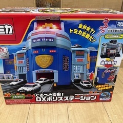 トミカ　ぐるっと変形！DXポリスステーション　新品、未開封