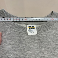 【決まりました】スェット2着　XL 他　パーカー　1着　おまけ2着の画像