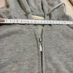 【決まりました】スェット2着　XL 他　パーカー　1着　おまけ2着の画像