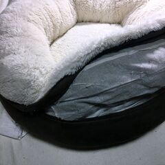 <<売却済>>【犬用】Kirkland製ペットラウンドベッドクッション【自家クリーニング済み】の画像