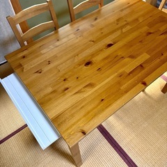 IKEAダイニングテーブルセットの画像