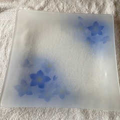 美品！　ガラス皿　桔梗柄　上品