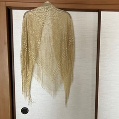 値下げしました！　ゴールドの三角ストールの画像