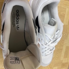 Adidas 靴の画像