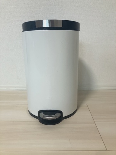 【取りに来れる方のみ】ペダルつきゴミ箱　お譲りします。