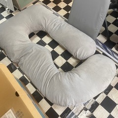 【リサイクルサービス八光】幅73㎝　グレー　U字型抱き枕の画像