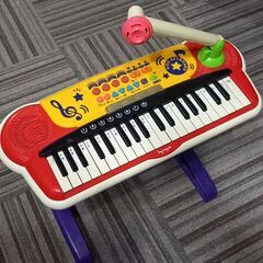 電子ピアノ　オモチャ　中古　乾電池
