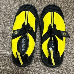 値下げ‼️子ども水遊ぶ
靴