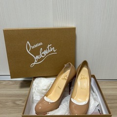 ルブタン　ベージュ　パンプス