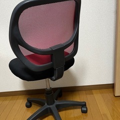 事務用回転椅子(赤) ※11月末までの画像