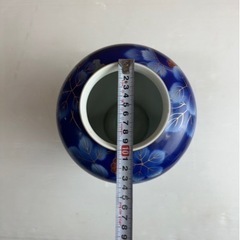 t1102609 深川製磁 花瓶 金葡萄文様 青 現状品 中古品花瓶 花器 インテリア 陶芸 フラワーベース 花入 花柄　青色　磁器　アンティークの画像