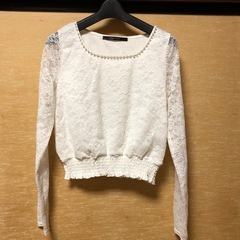 白レースあしらいカットソー