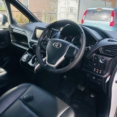 平栄27 年トヨタ エスクァイア 距離　93,000KMの画像