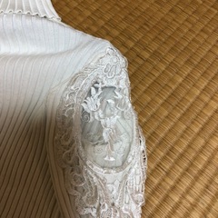 ホワイトタートル袖レーシーの画像