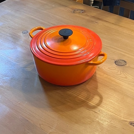 【美品】 ル・クルーゼ 両手鍋 オレンジ 22cm 調理器具