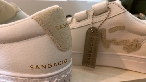 スニーカー【にゅ】