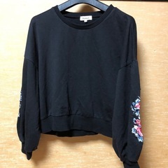 袖刺繍トレーナー黒