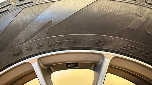 pスタッドレスタイヤ　アルミ付き　235/55R18 4本セット　 ピレリ
