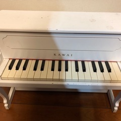 河合楽器製作所 KAWAI アップライトピアノ ホワイト