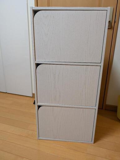 カラーボックス　扉つき