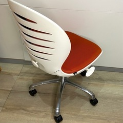 関家具 デスクチェア オレンジ オフィスチェア 中古品の画像