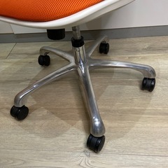 関家具 デスクチェア オレンジ オフィスチェア 中古品の画像