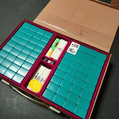 新品未使用麻雀マット＆中古麻雀牌の画像