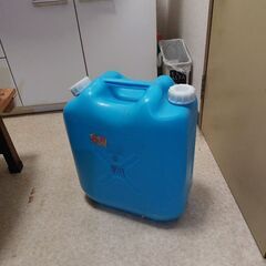 18リットル灯油ポリタンクです。