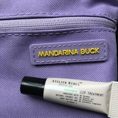 ★新品未使用です★マンダリナダック★アイマスク、耳栓、歯ブラシ、歯磨き粉、リップクリーム、ポーチのトラベルキット６点セット★ドバイ★新幹線や飛行機の出張にも★の画像