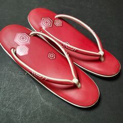 和装　草履　華やか　真紅の画像