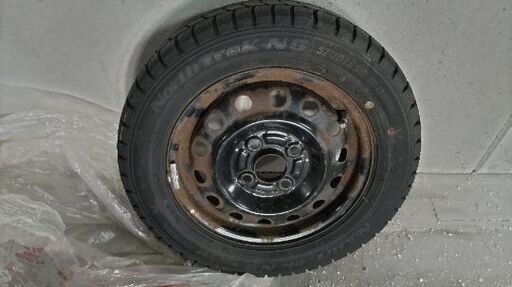 中古スタッドレス155/65 R13 ホイール カバーは三菱マーク