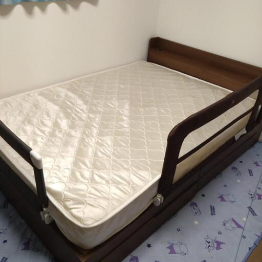 収納付きダブルベット　コンセント付き