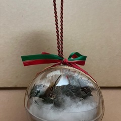 クリスマスリース、ミニ置物、円形オーナメントなどの画像