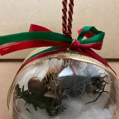 クリスマスリース、ミニ置物、円形オーナメントなどの画像