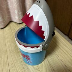 USJで買ってきたJAWSパスタスナックの空缶の画像