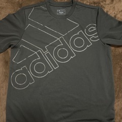 adidas 黒Tシャツ