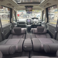 希少☆パノラミックルーフ・フリップダウンモニター付き☆月々1.2万円〜分割払い可❗️車検2年付き！大人気☆日産 セレナ ハイウェイスター☆8人乗り☆ナビ付き☆走行中DVD見れます☆ETC☆バックカメラ☆ドラレコ付きのフル装備☆両側電動スライドドア☆クルーズコントロール搭載☆ウィンカーミラー☆フル装備☆事故修復歴無し☆車内広々三列シート‼️の画像