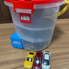 トミカ　どんどんでてくる！でるでるバケツ