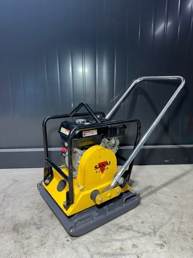 転圧機 プレートコンパクター 建設機械 プレート ランマ プレートランマー 建設 土木 舗装 工事 PC81CA エンジン SAKAI 酒井重工業 転圧