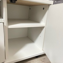 テレビ台 白 32インチサイズ キャスター付きの画像