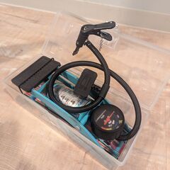 空気入れ　コンパクトサイズ　ケース付きの画像