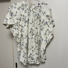 花柄ゆるっとシャツの画像